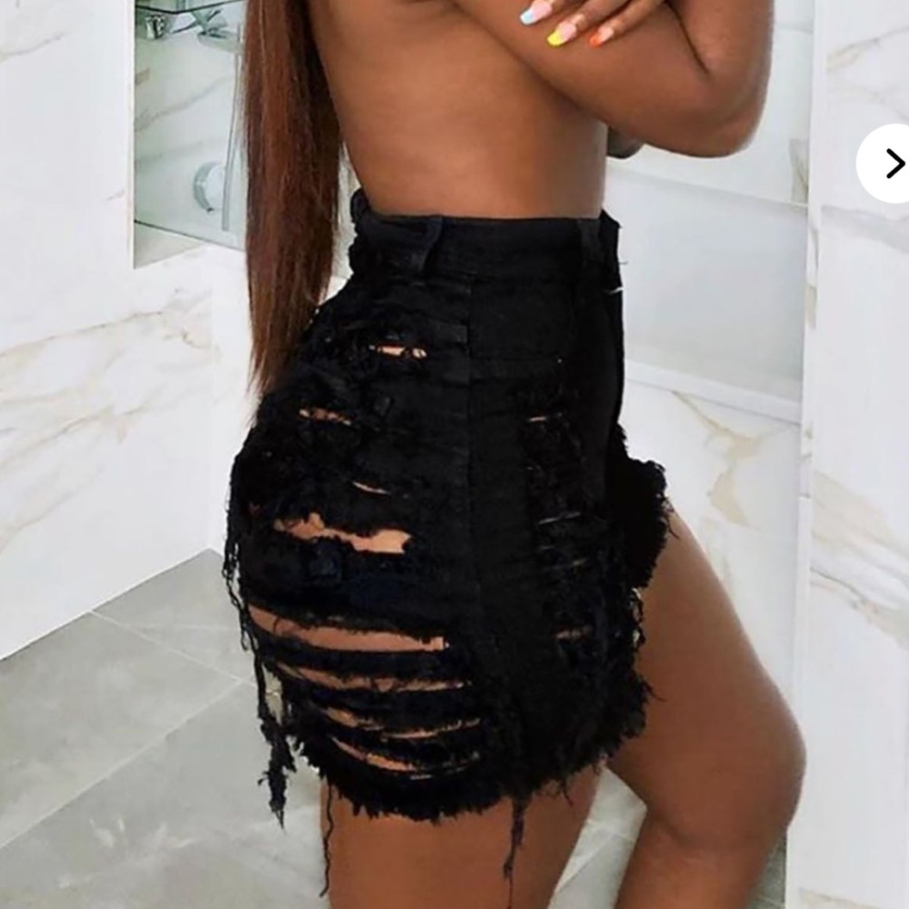 Yes Now Distressed Bermuda Shorts - Black | Size 7